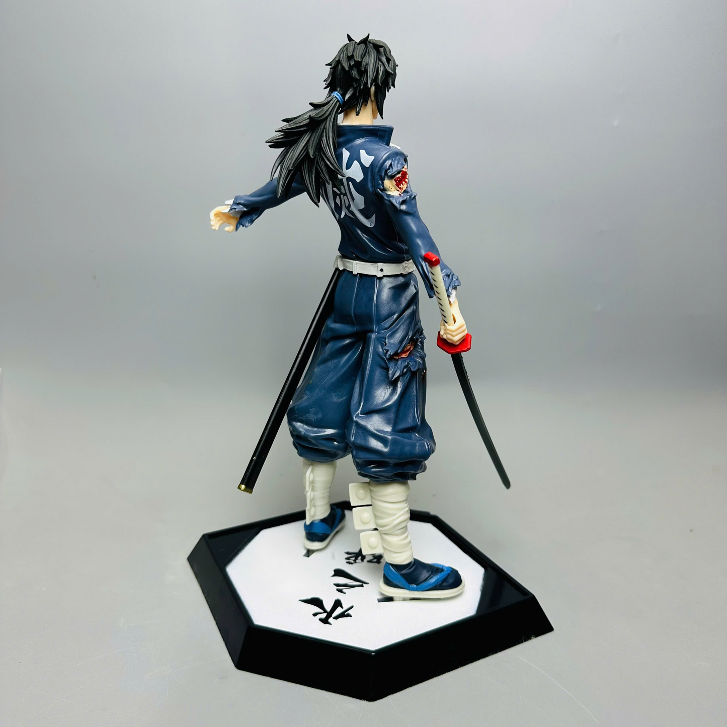 Mô Hình Kimetsu No Yaiba Thuỷ Trụ Tomioka Giyuu cao 28cm